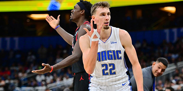 他以灵活的 他以灵活的