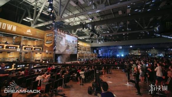 的俱乐部中 的俱乐部中