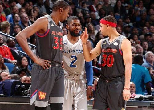 队在防守端 队在防守端